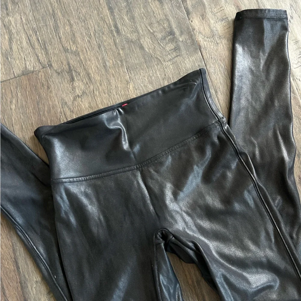 Spanx Black Faux Leather Leggings Small Shaping - Picture 5 of 6